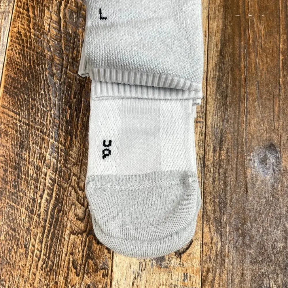 On Running Men's Small (M 7-9, W 8-10.5) White Gray Core Run Sock Mid 2-Pack